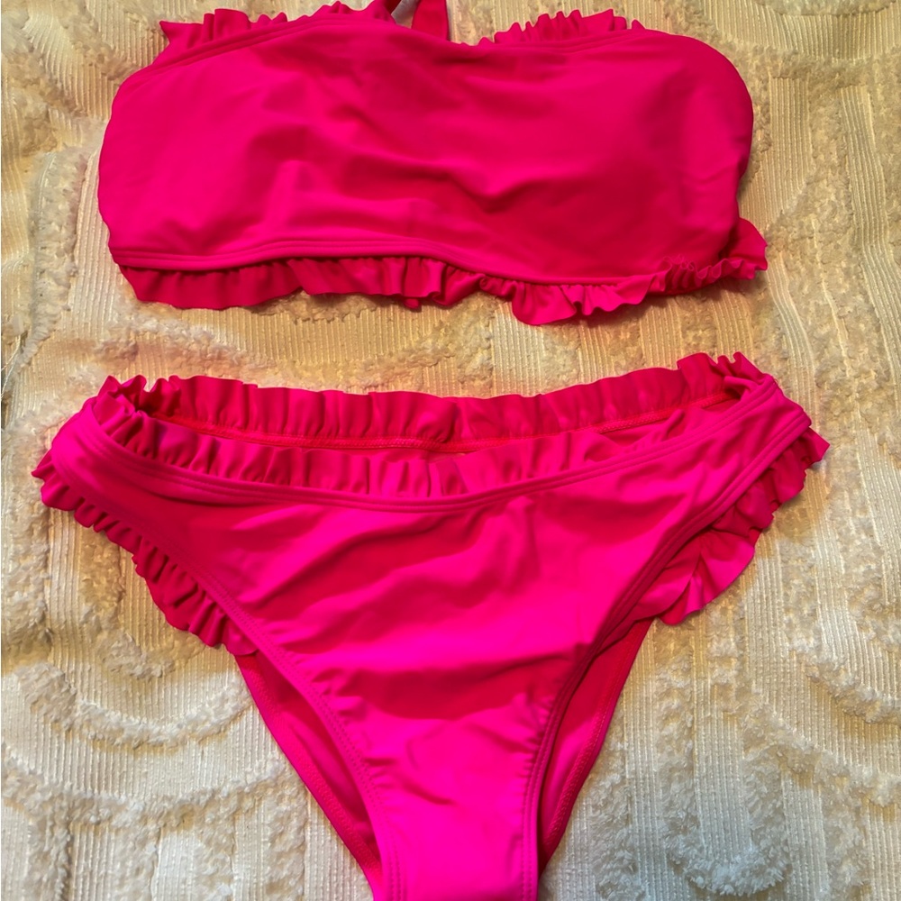 3 Medium Swimsuits & 2 Medium Swimsuit Bottoms